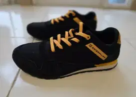 sepatu Caterpillar sneaker preloved