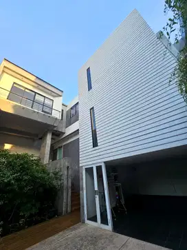Rumah Kemang Dijual. UNIT Terawat, Private Area, Ada Pool - NEGO