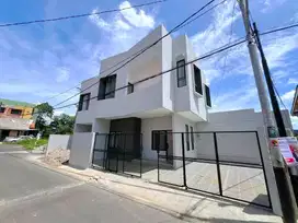 NEW. Rumah Dijual Cijantung. Dkt GOR, Graha Cijantung. Jalan Lebar