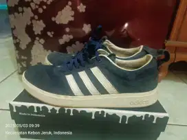 Sepatu Casual Adidas