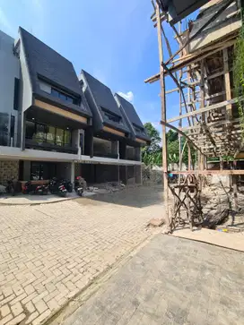 Rumah Kemang Selatan Dijual. Private Townhouse - UNIT BARU