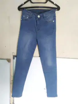Celana panjang wanita