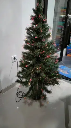 Pohon natal ukuran sedang