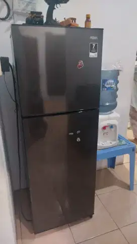 kulkas Aqua 2 pintu no bunga es