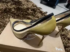 Dijual sepatu louboutin size 36,5  authentic