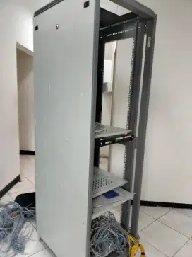 Rak/Lemari server tinggi, ex bank tutup, bagus siap pakai