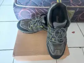 Sepatu safety BATA size 40