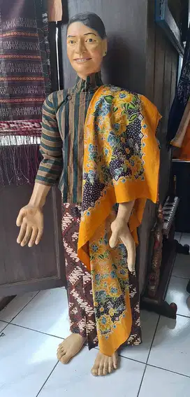 Boneka kayu antik Baju Adat Jawa
