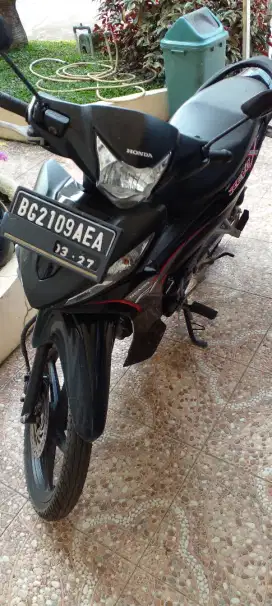 Revo Racing Hitam