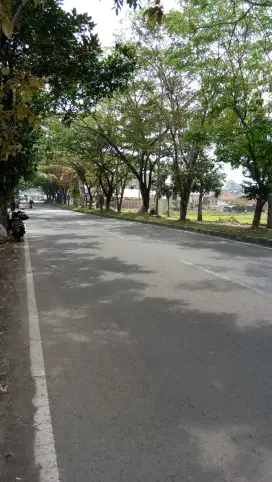 Mencari kerja sampingan dari jam 7 pagi sampai jam 12 siang