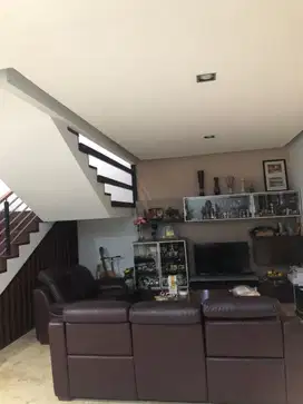 Rumah Mewah Terawat di Taman Millenium Pasteur