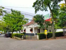 JUAL RUMAH HOEK HITUNG TANAH COCOK UTK CAFE DI PAJAJARAN BANDUNG KOTA