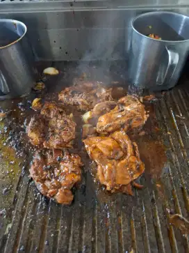 Buat jaga jualan steak ayam