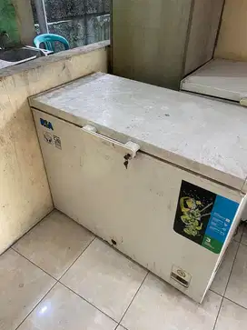 Jual freezer bekas 300 liter