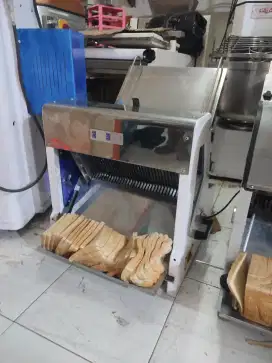 Mesin potong roti tawar ukuran 1.2 cm merk First Bake Taiwan