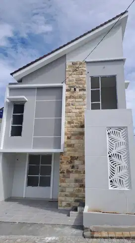 Rumah Medin. Dekat Tol, Baru 2 LANTAI Murah Mewah Townhouse Kota Depok