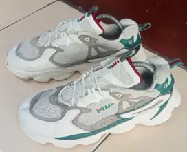 Sepatu Fila size 44