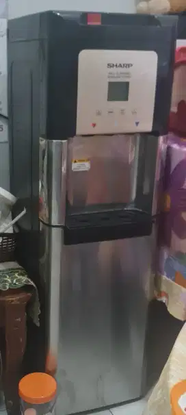Dispenser Merk Sharp 3 in 1