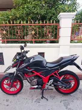 Honda cb 150 r 2016. Warna hitam merah