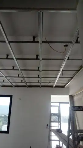 Sekat Plafon Partisi PVC GRC Gypsum Jasa Tukang Pasang Wall Moulding