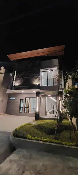 Rumah tropical Garden Gayungsari Surabaya Selatan