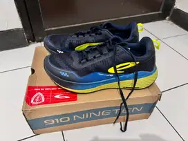 Sepatu running 910