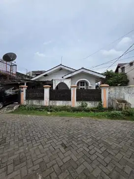 Rumah hook  murah jarang ada di komplek taman asri cipadu shm