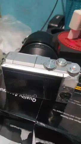 MIRRORLESS NIKON J5 wifi, layar flip touchscreen
