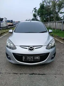 Dp 10jt ~MAZDA 2 V AT 2012 Good Condition
