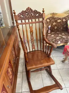 Kursi goyang kayu jati