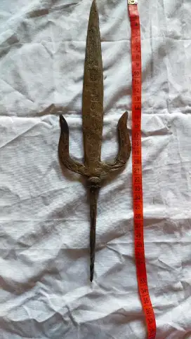 Bukan keris, tumbak trisula temuan
