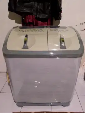 Mesin cuci merek Akari kap 12kg