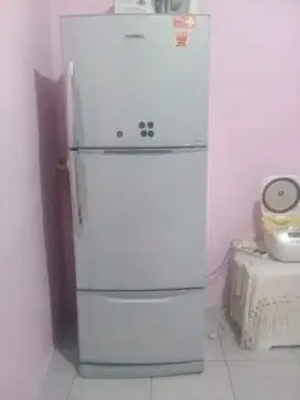 Kulkas Toshiba Plasma 3 pintu