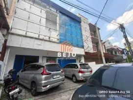 DISEWAKAN GEDUNG 2 LANTAI + ROOFTOP – DEKAT UGM, YOGYAKARTA