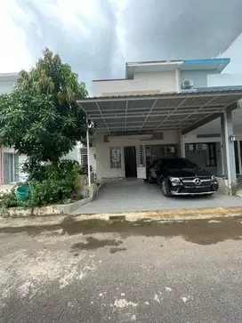 Di Jual Rumah 1.5 Lantai di Beverly Green - Hook Tengah