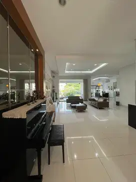 RUMAH MEWAH PIK1 Uk10x30 View Danau Strategis Dekat TOL