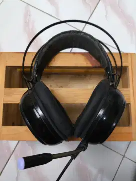 Headset Gaming PC Ukuran Sedang Warna Hitam