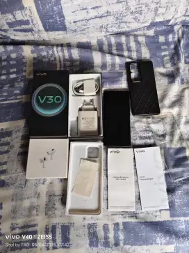 Vivo V30 5G 8+8/256 GB Garansi Resmi Masih Panjang LIKE NEW