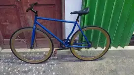 Punya sepeda fixie udh jarang kepake
