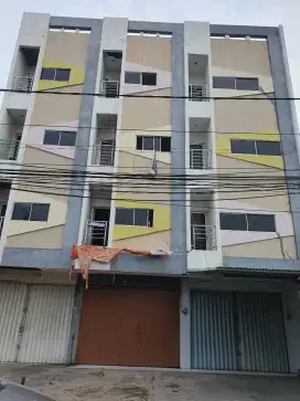 Ruko pinggir jalan 5 lantai uk 4x20 bandengan utara