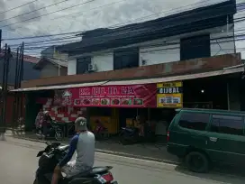 Rumah + Rumah Makan 2 Lantai Siap Usaha, Lokasi Strategis