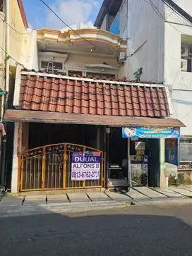 Dijual rumah di pinggir jalan + rumah kost di Salemba, Jakarta Pusat
