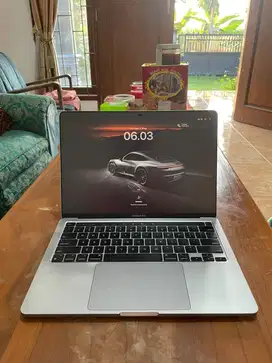 Dijual MacBook Pro M1 2020 - Kondisi Mulus, Siap Pakai!