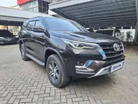 [OLX Mobbi] Toyota Fortuner Hitam 2.4 G 4X2 DSL Solar-AT 2023 FJJ