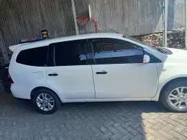Grand Livina 1.5 SV Putih MT