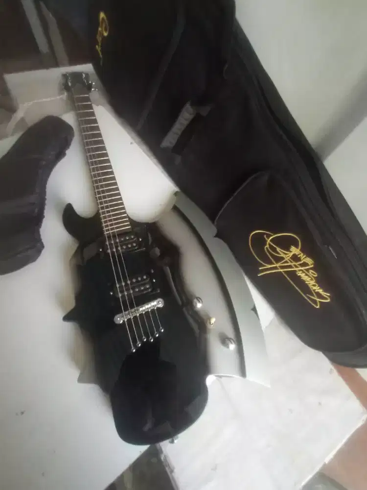 Cort Gene Simmons axe2 signature