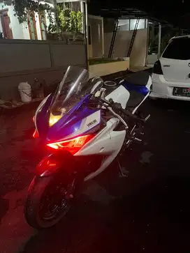 Yamaha R25 2014 GP edition