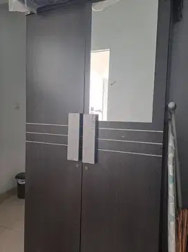 Dijual lemari ukuran 93 x 185 cm masih bagus