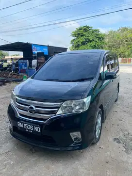 Nissan Serena (2014)
