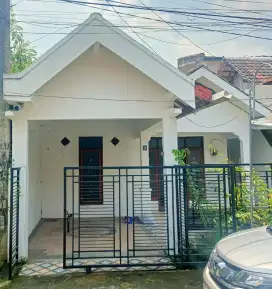 Jual rumah full renovasi Strategis tidak banjir
